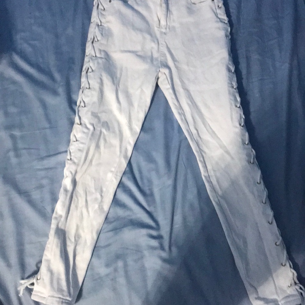 White skinny jeans